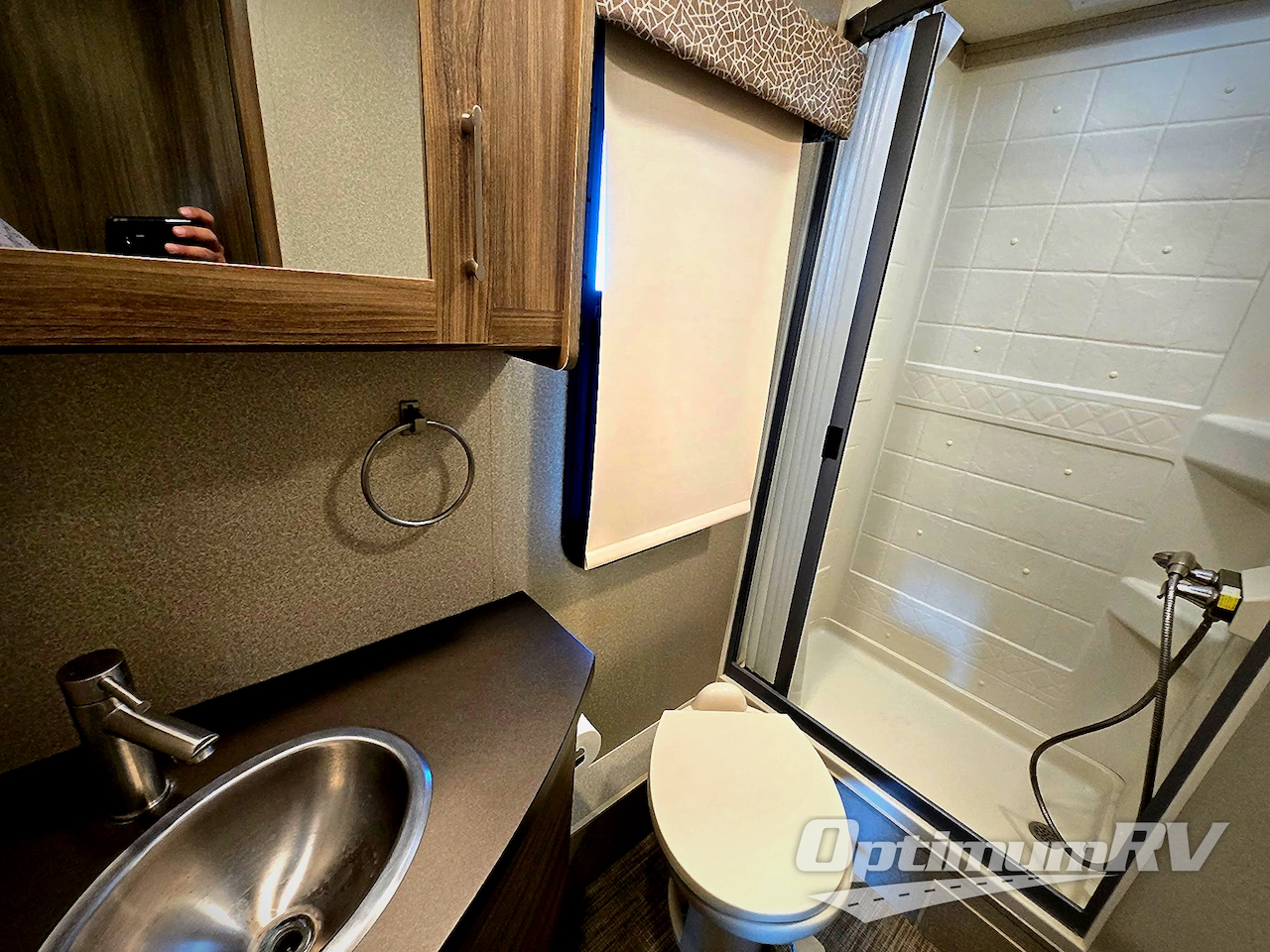 2018 Entegra Qwest 24L Photo 11