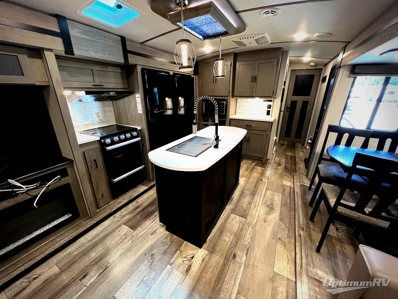 2021 Keystone Outback 328RL Photo 6