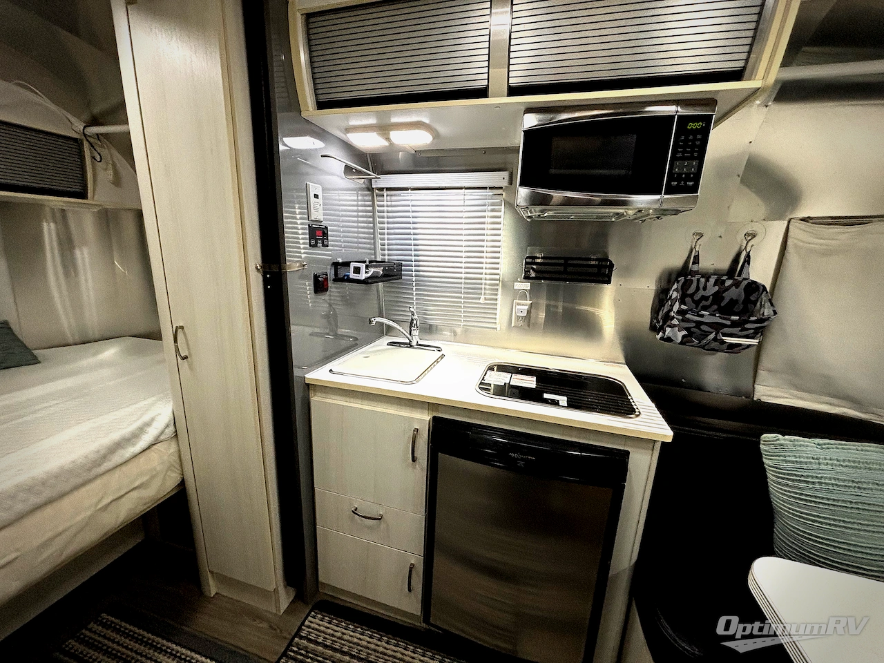 2018 Airstream Sport 16RB Photo 6