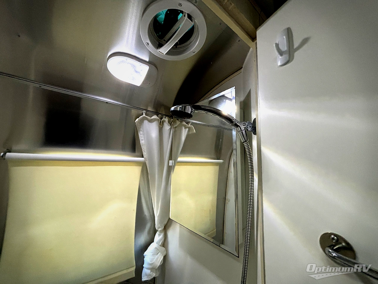 2018 Airstream Sport 16RB Photo 11