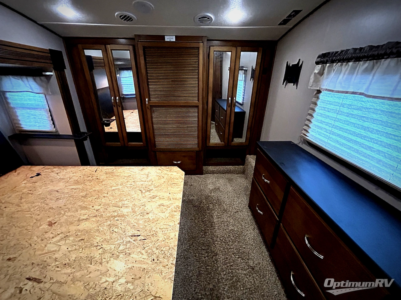 2018 Coachmen Chaparral 391QSMB Photo 8