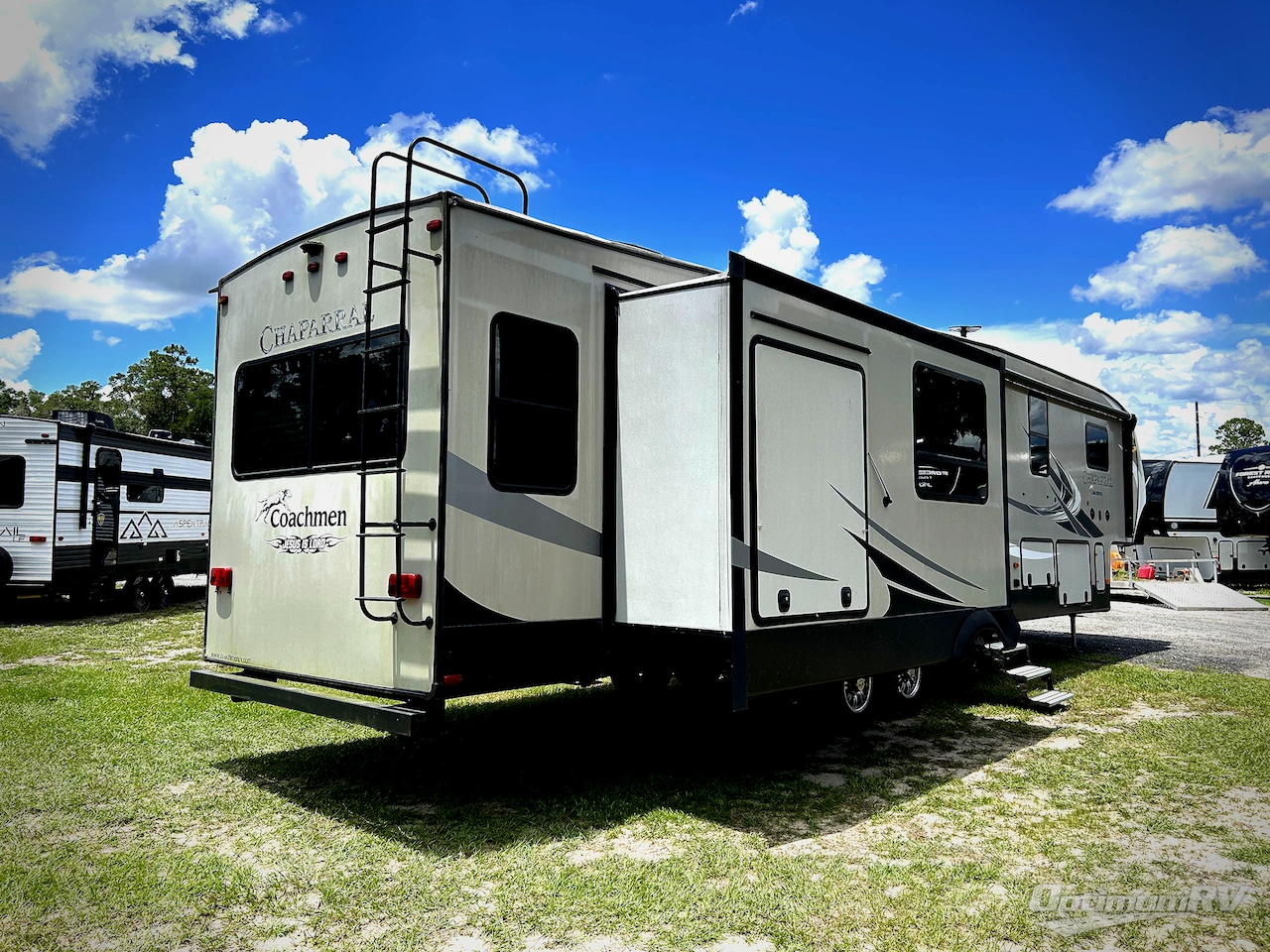 2018 Coachmen Chaparral 391QSMB Photo 2