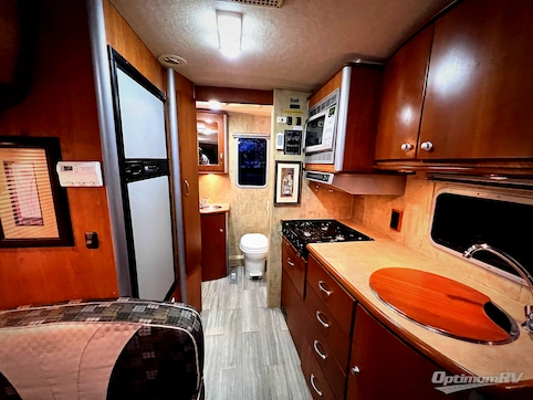 2007 Winnebago View 23J RV Photo 3