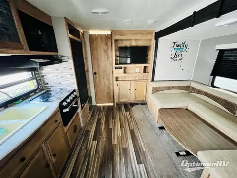 2019 Coachmen Freedom Express Ultra Lite 246RKS RV Photo 2