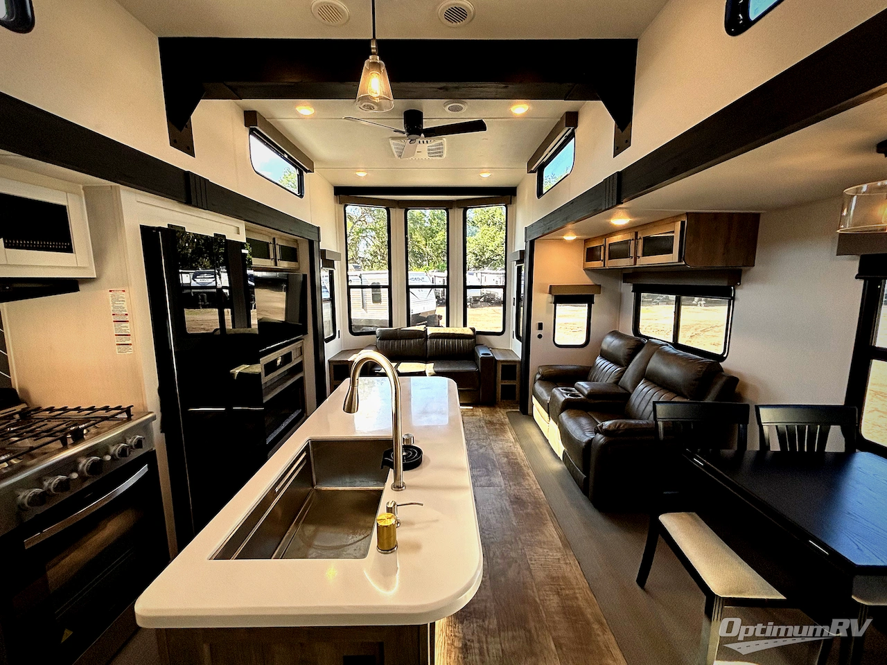 2025 Palomino Puma Destination 402LFT Photo 5