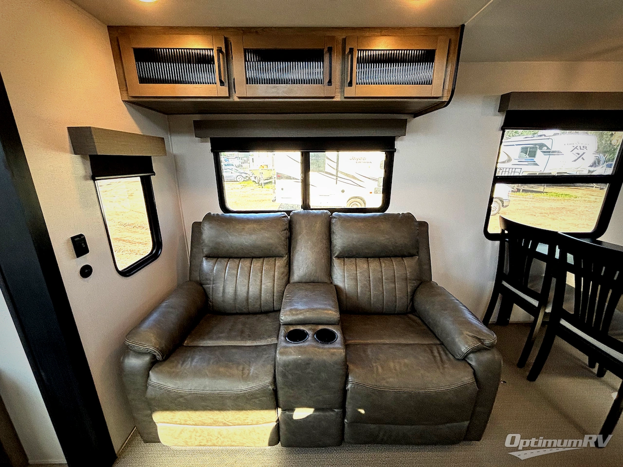 2025 Palomino Puma Destination 402LFT Photo 6
