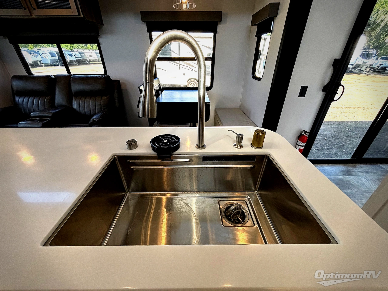 2025 Palomino Puma Destination 402LFT Photo 11