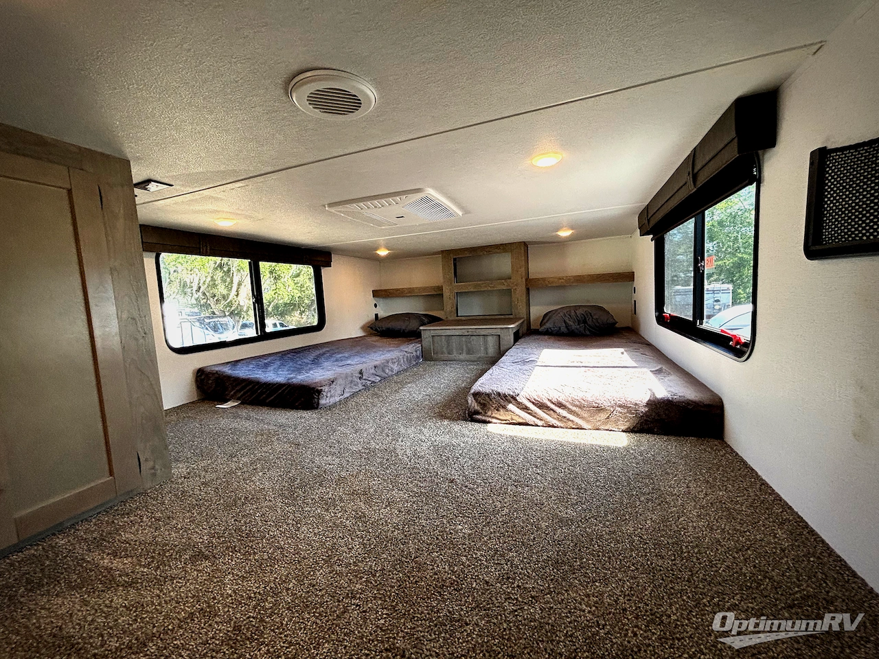 2025 Palomino Puma Destination 402LFT Photo 18