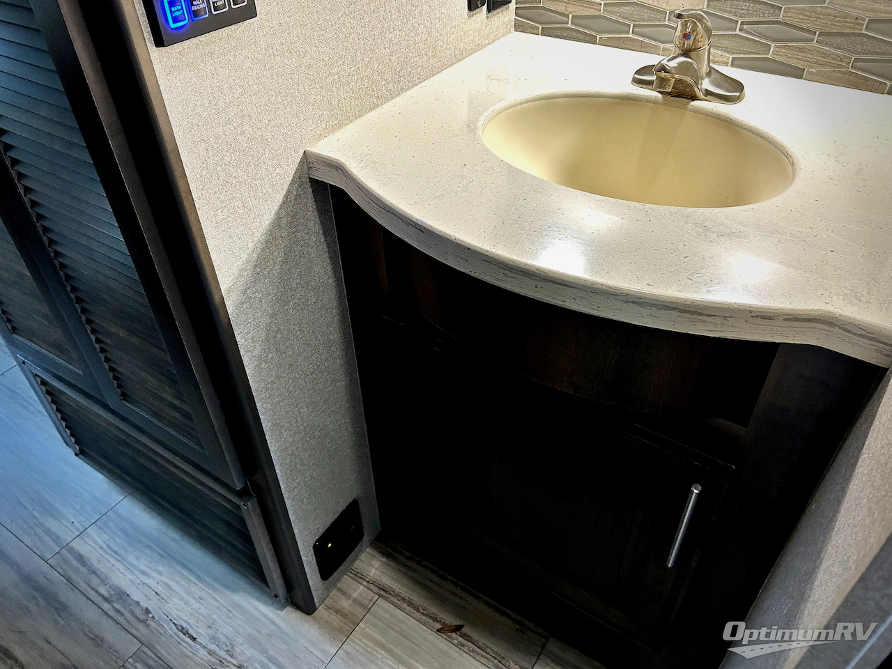 2020 Dynamax DX3 34KD Photo 15