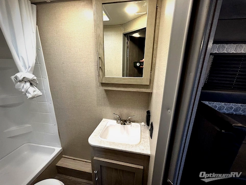 2022 Coachmen Catalina Summit Series 7 184BHS RV Photo 4