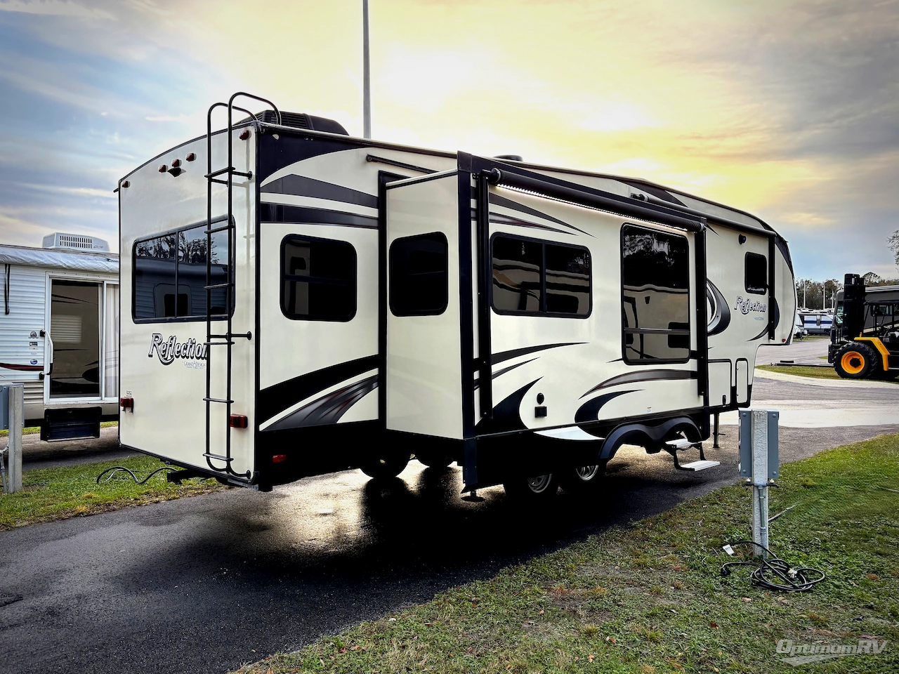 2020 Grand Design Reflection 303RLS Photo 2