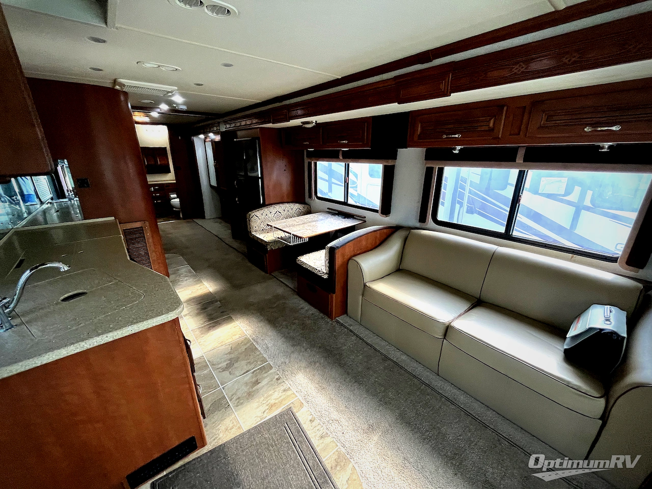2011 Fleetwood Southwind 36D Photo 4