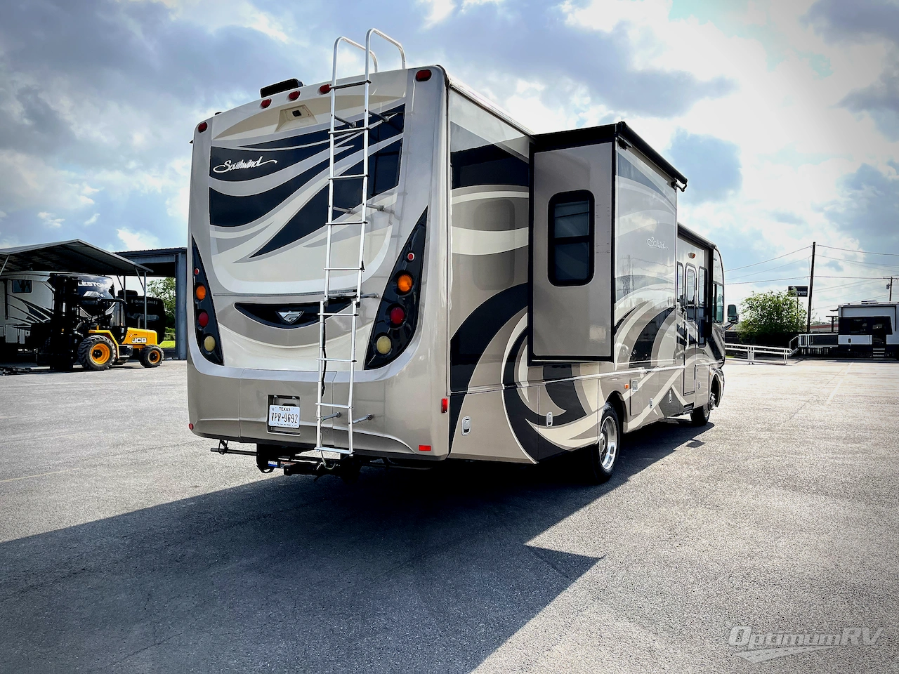 2011 Fleetwood Southwind 36D Photo 2