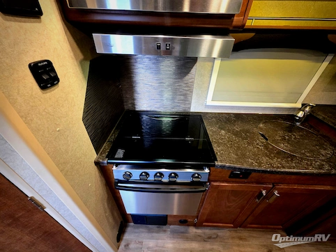2019 Lance Lance Travel Trailers 1475 RV Photo 3