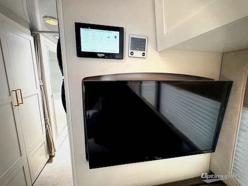 2021 Airstream Classic 30RB RV Photo 3