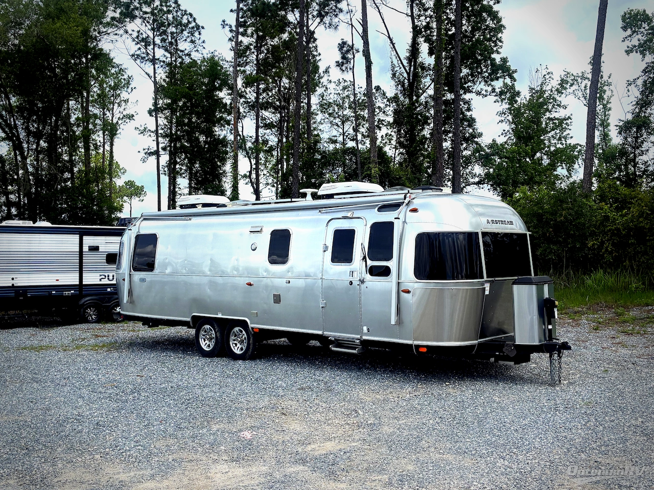 2021 Airstream Classic 30RB Photo 1