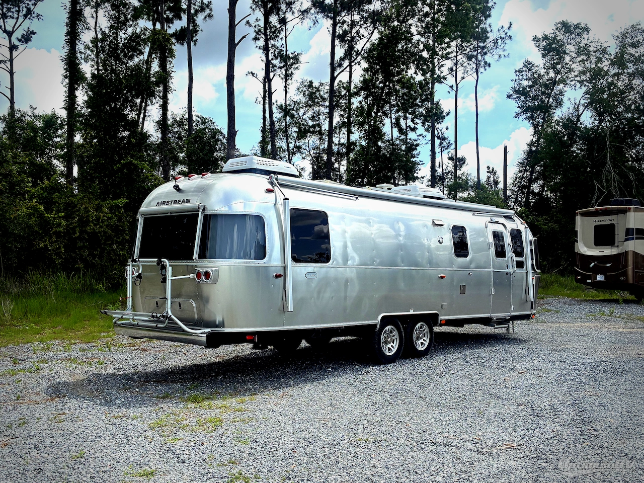2021 Airstream Classic 30RB Photo 2