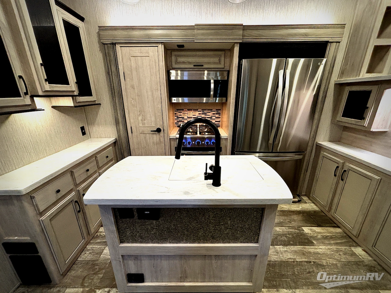 2022 Forest River Sandpiper Luxury 379FLOK Photo 4