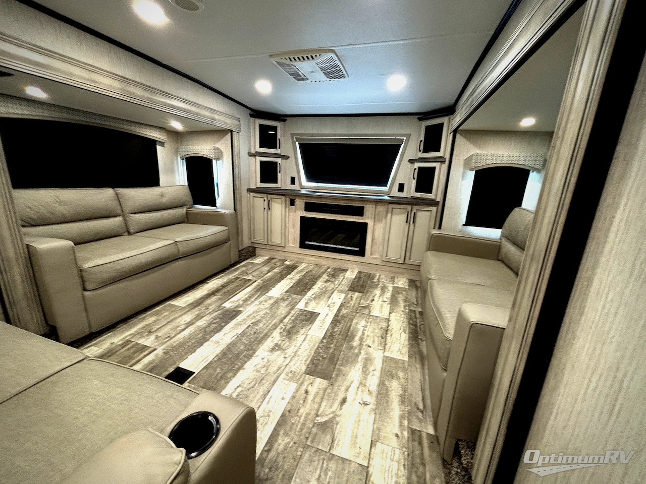 2022 Forest River Sandpiper Luxury 379FLOK Photo 6