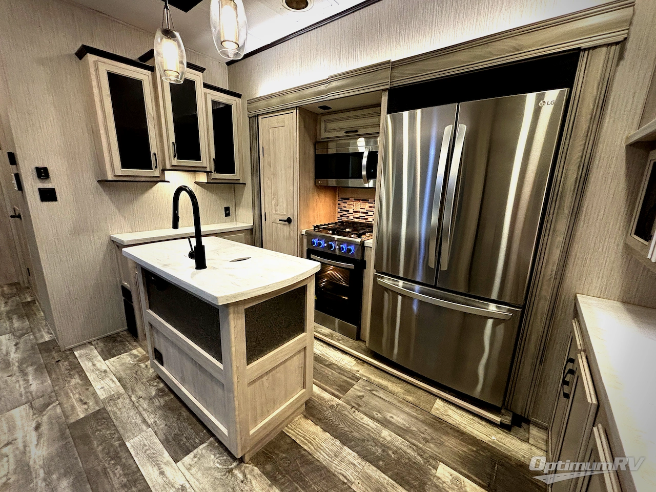 2022 Forest River Sandpiper Luxury 379FLOK Photo 12
