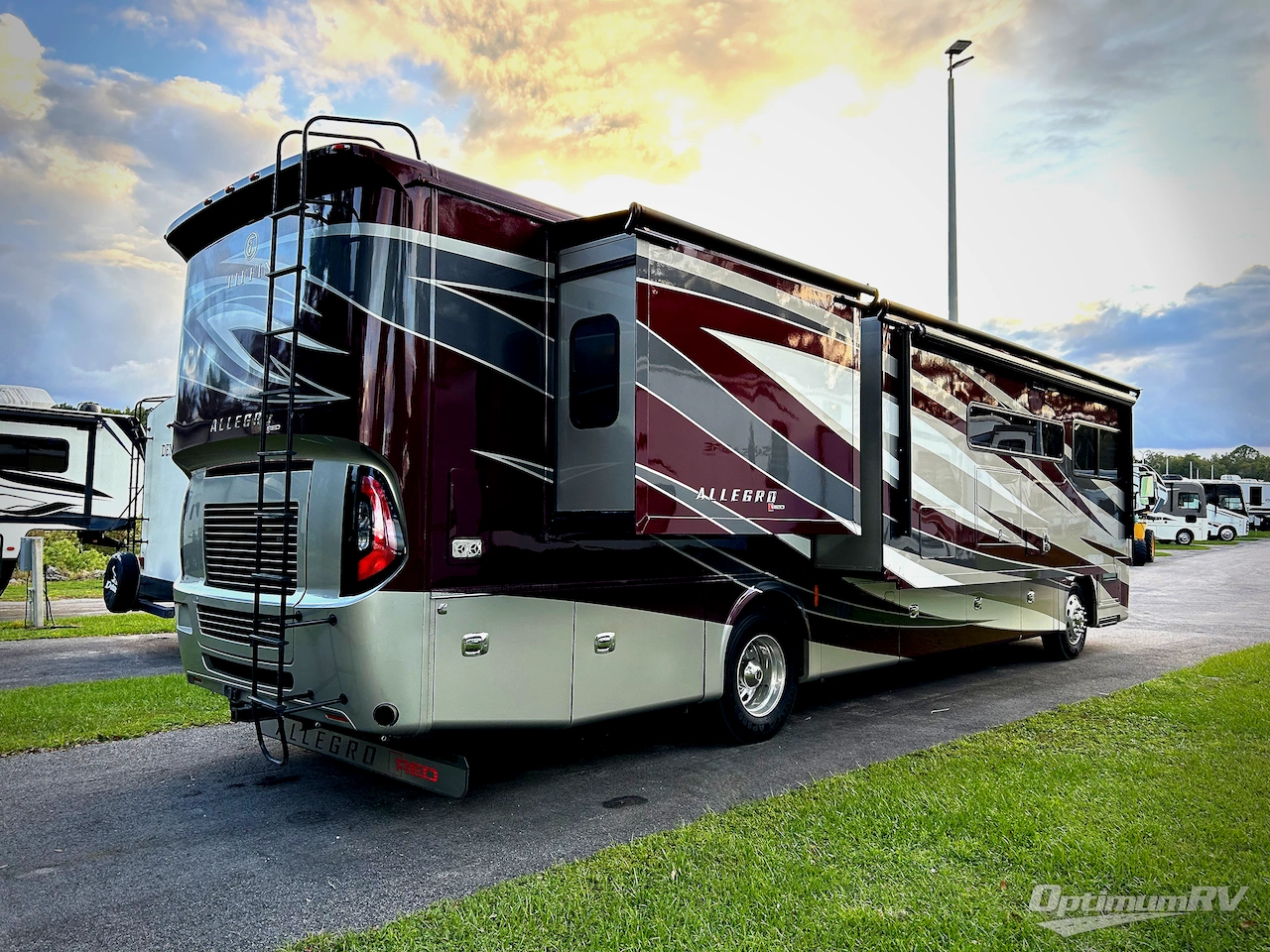 2019 Tiffin Allegro RED 37PA Photo 2