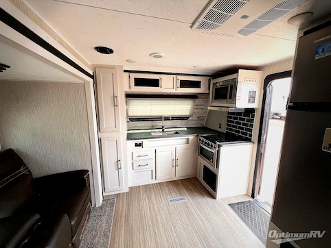 2022 Palomino Puma XLE Lite 22FKC RV Photo 2