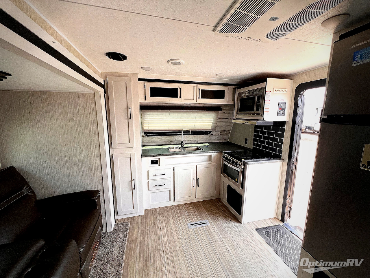 2022 Palomino Puma XLE Lite 22FKC Photo 5