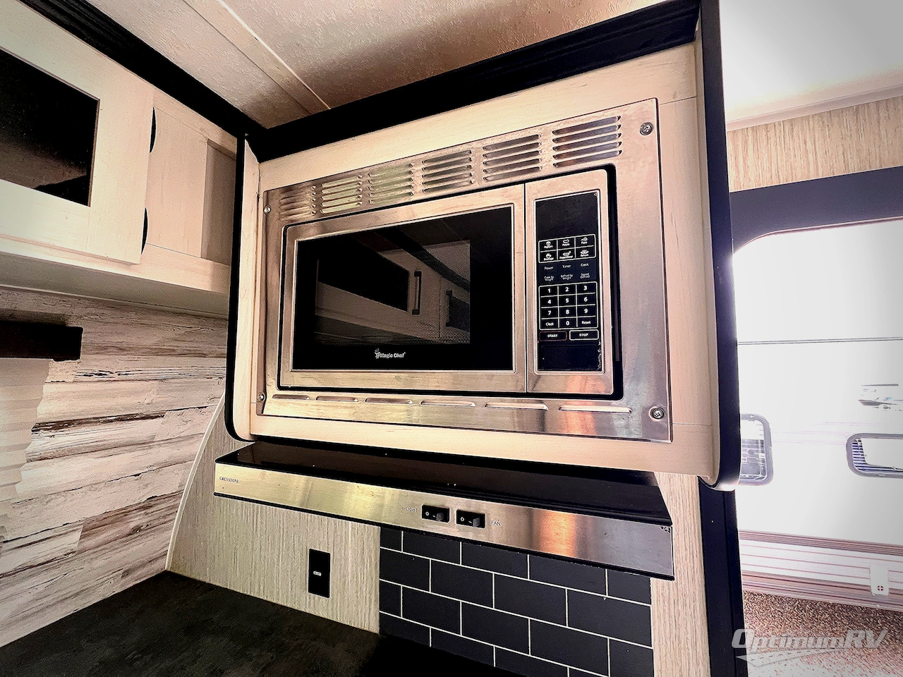 2022 Palomino Puma XLE Lite 22FKC Photo 8