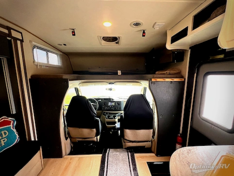 2018 Coachmen Freelander 28BH Ford 450 RV Photo 2