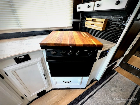 2018 Coachmen Freelander 28BH Ford 450 RV Photo 3