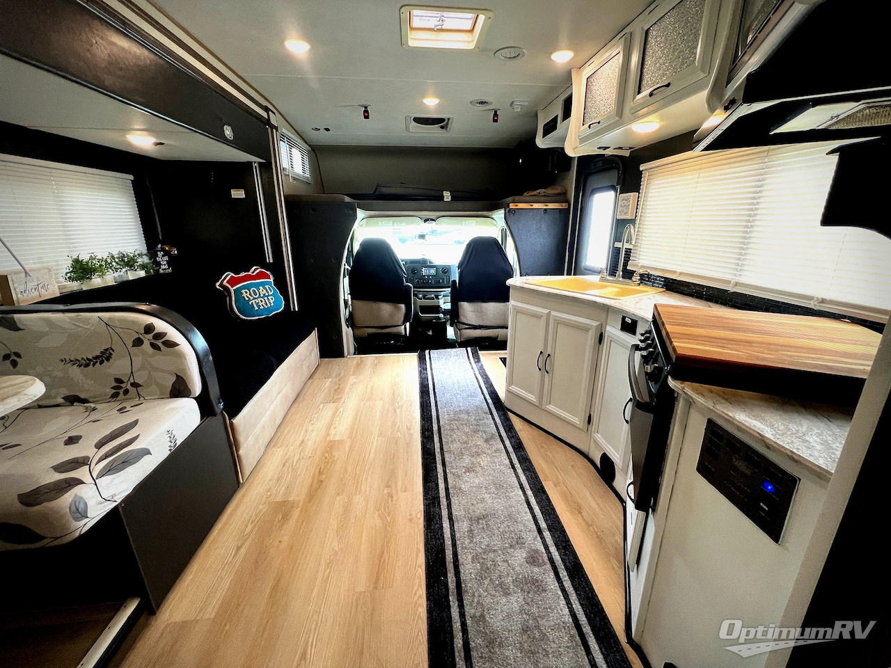 2018 Coachmen Freelander 28BH Ford 450 Photo 6