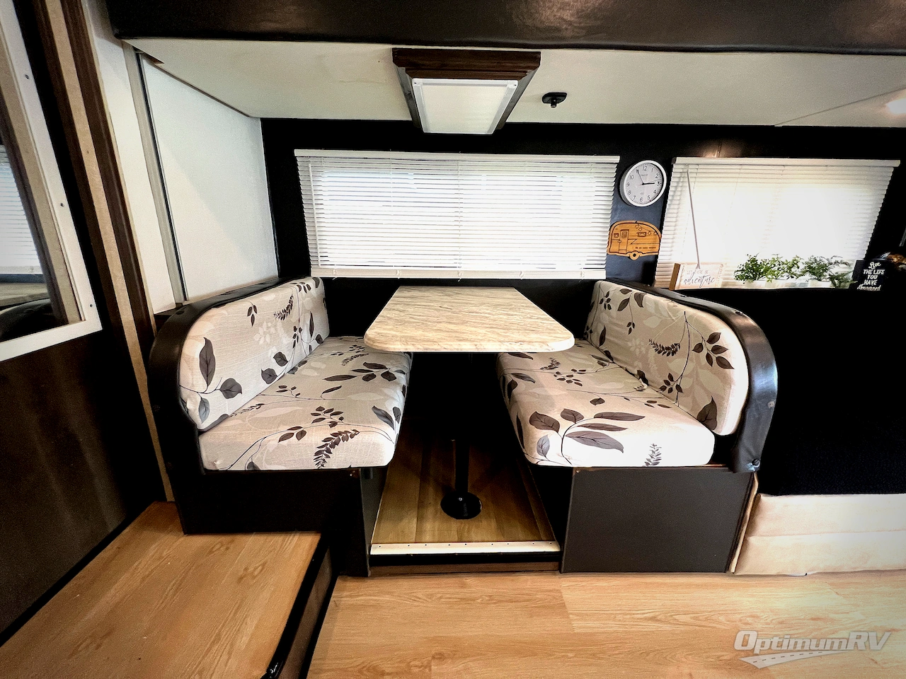 2018 Coachmen Freelander 28BH Ford 450 Photo 10