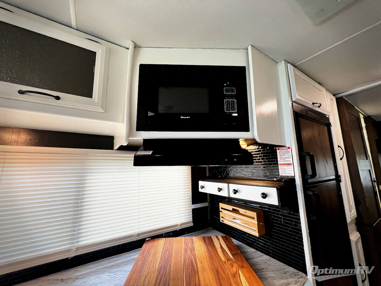 2018 Coachmen Freelander 28BH Ford 450 Photo 14