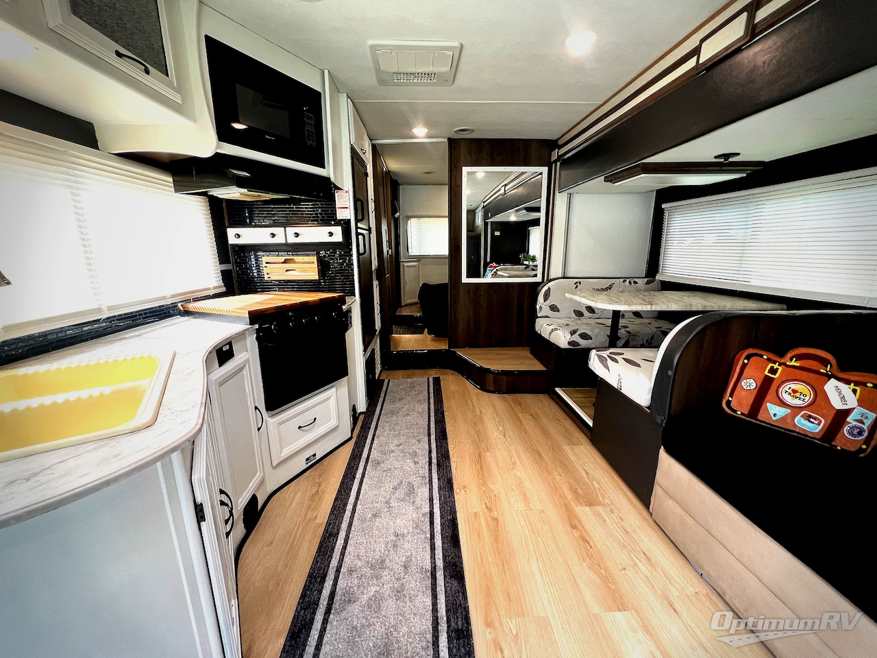 2018 Coachmen Freelander 28BH Ford 450 Photo 21