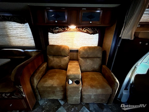 2014 Coachmen Leprechaun 319DS Ford 450 RV Photo 3