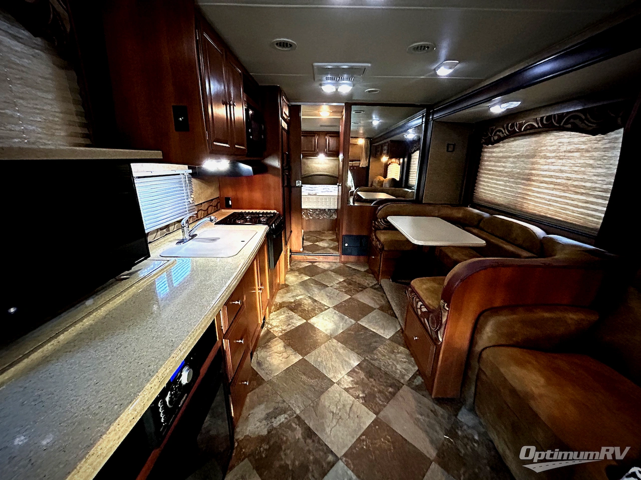 2014 Coachmen Leprechaun 319DS Ford 450 Photo 4