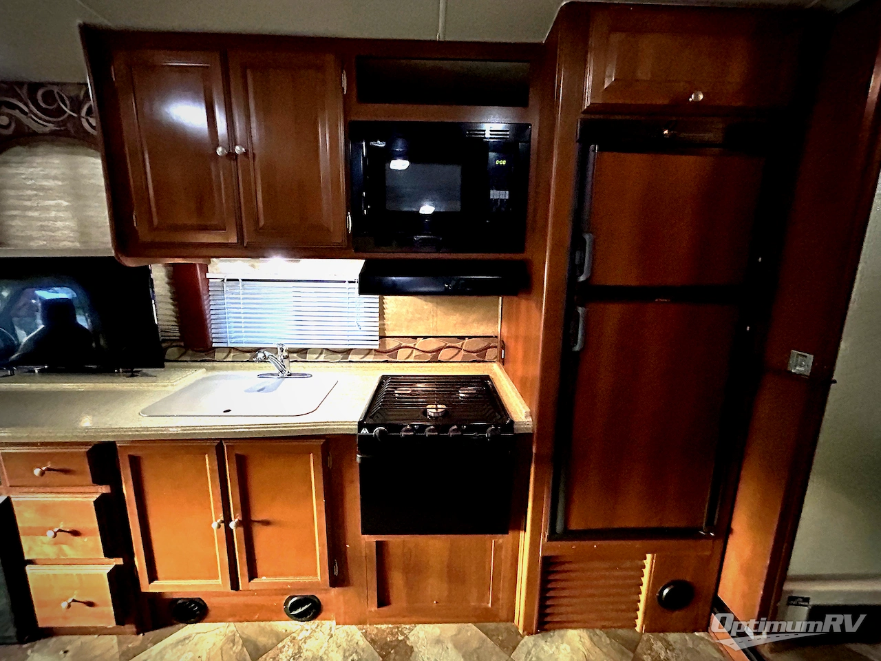 2014 Coachmen Leprechaun 319DS Ford 450 Photo 6