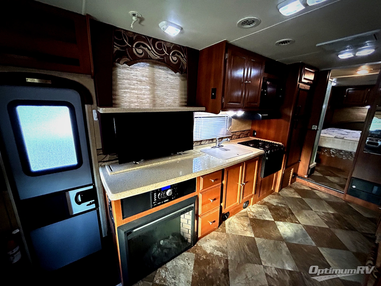 2014 Coachmen Leprechaun 319DS Ford 450 Photo 9