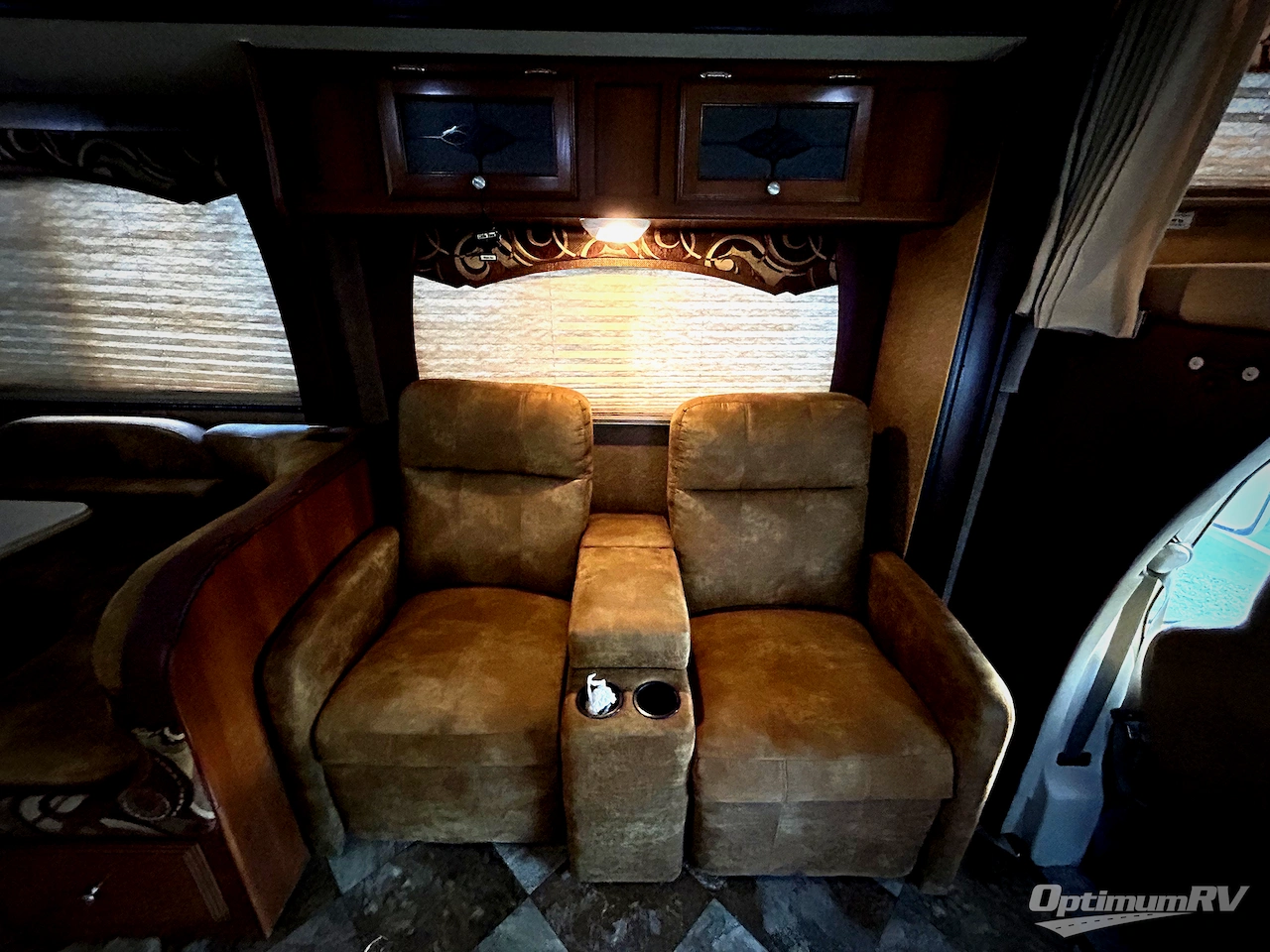 2014 Coachmen Leprechaun 319DS Ford 450 Photo 11