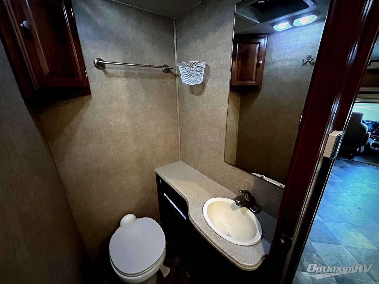 2014 Coachmen Leprechaun 319DS Ford 450 Photo 14