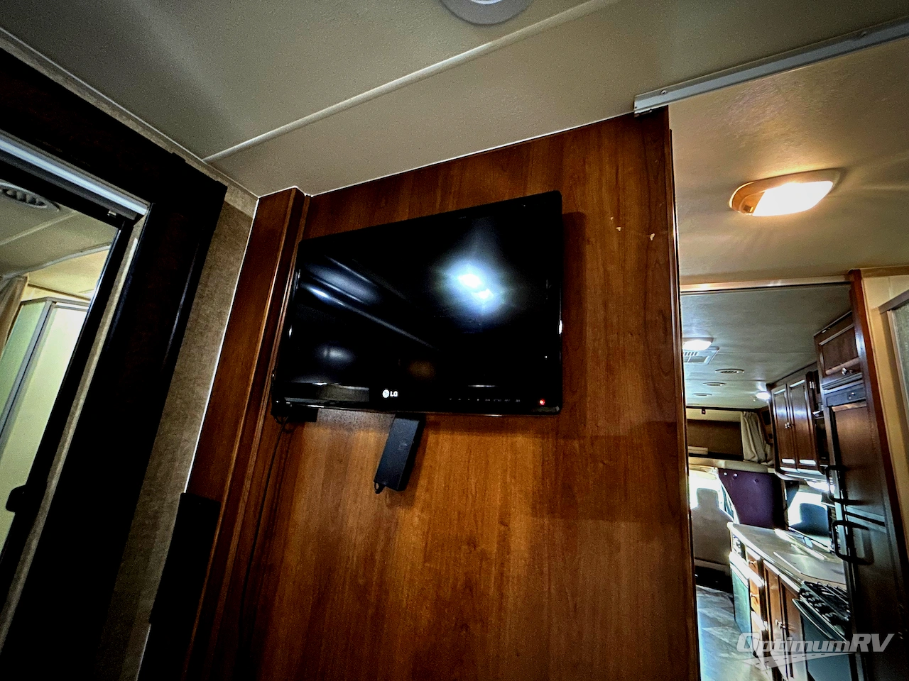 2014 Coachmen Leprechaun 319DS Ford 450 Photo 18