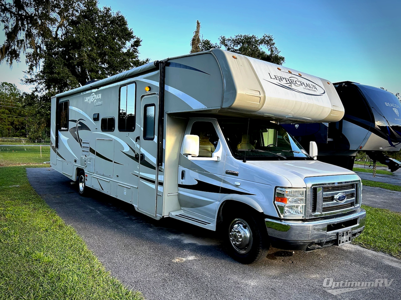 2014 Coachmen Leprechaun 319DS Ford 450 Photo 1