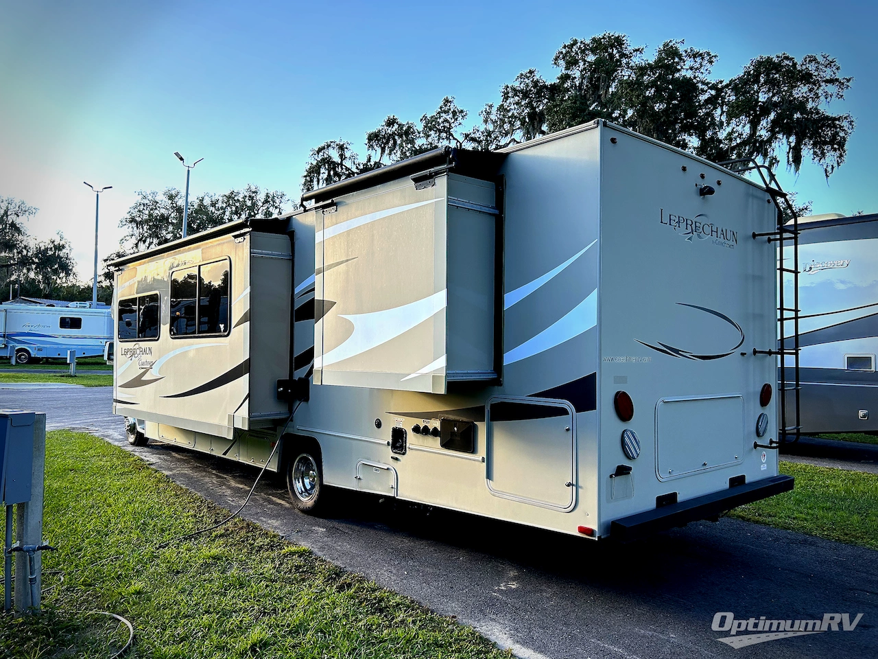 2014 Coachmen Leprechaun 319DS Ford 450 Photo 3