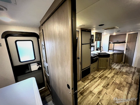 2022 Dutchmen Coleman Light 2755BH RV Photo 4