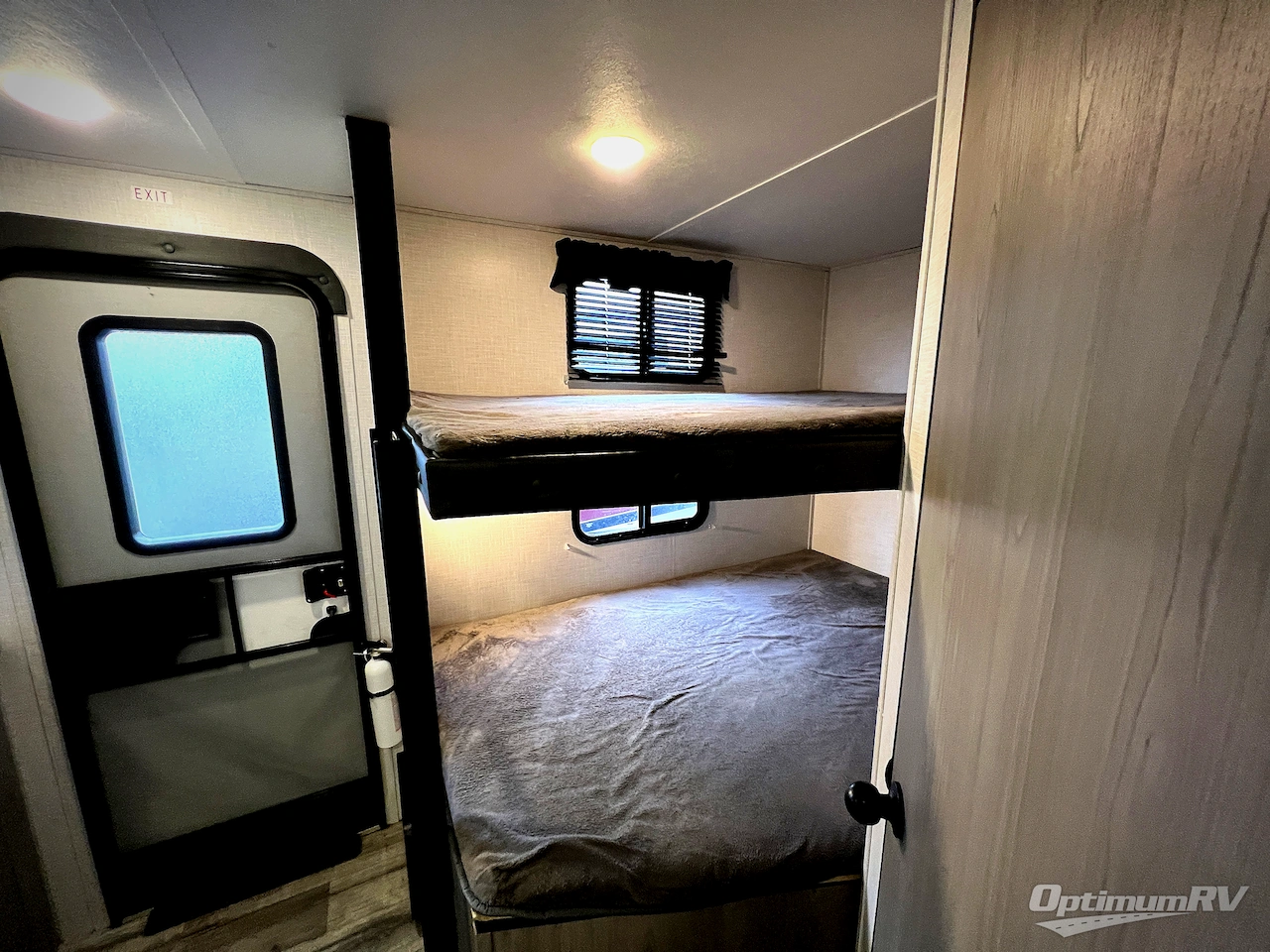 2022 Dutchmen Coleman Light 2755BH Photo 17