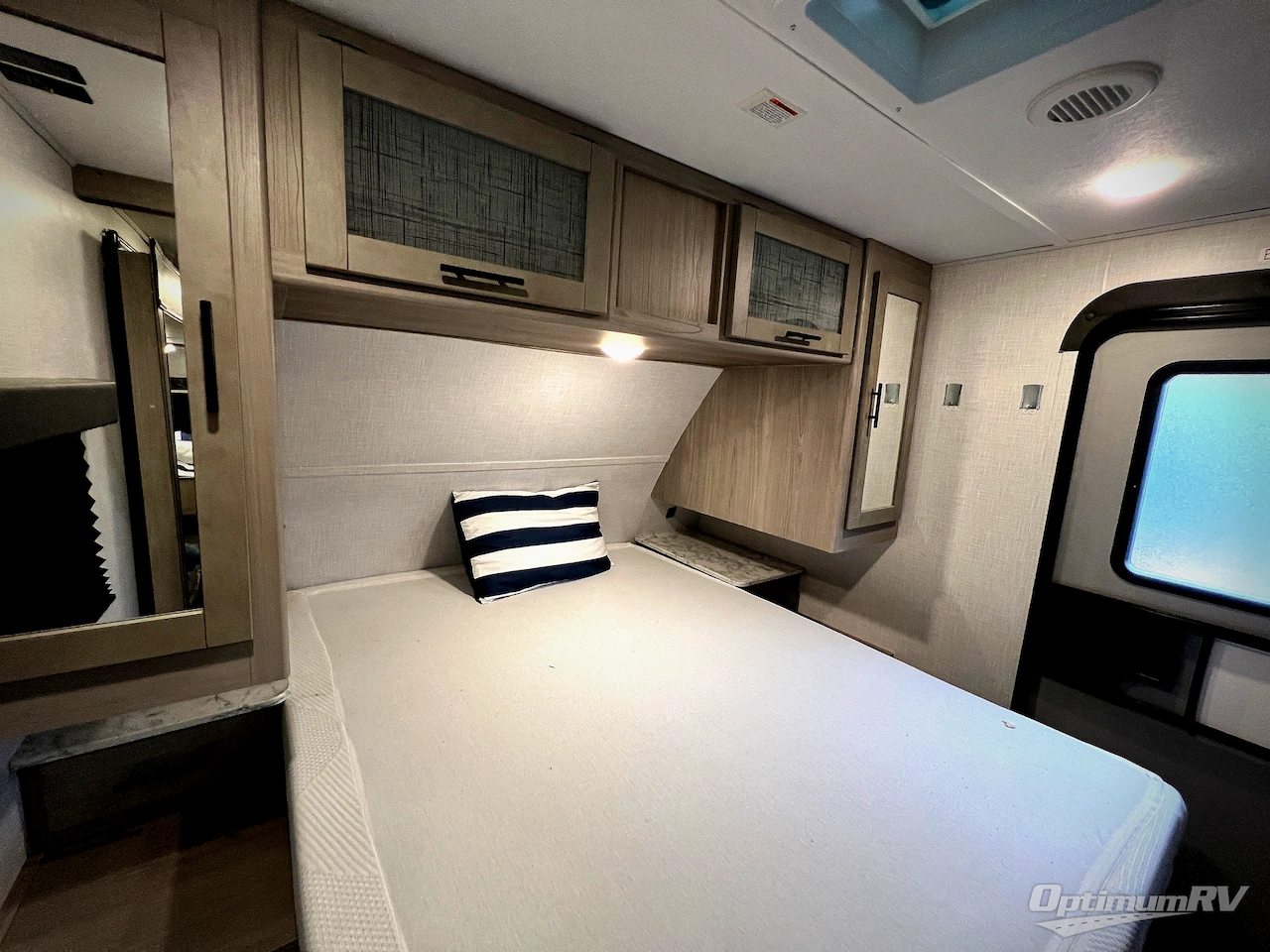 2022 Dutchmen Coleman Light 2755BH Photo 13