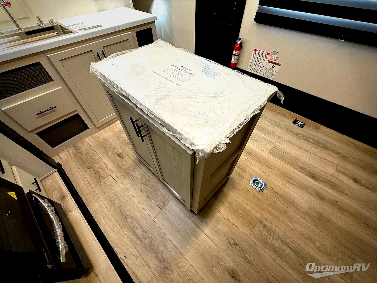 2026 Forest River Vengeance Rogue Armored 26L140 Photo 9