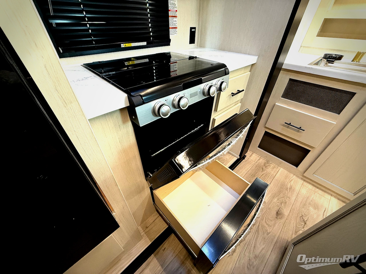 2026 Forest River Vengeance Rogue Armored 26L140 Photo 11