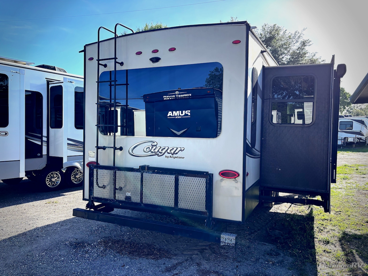 2018 Keystone Cougar 333MKS Photo 2
