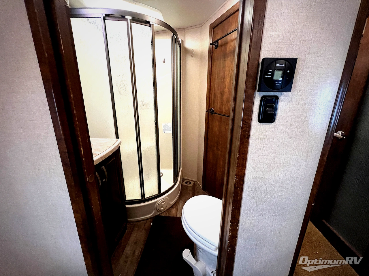 2016 Forest River Cardinal 3850RL Photo 21